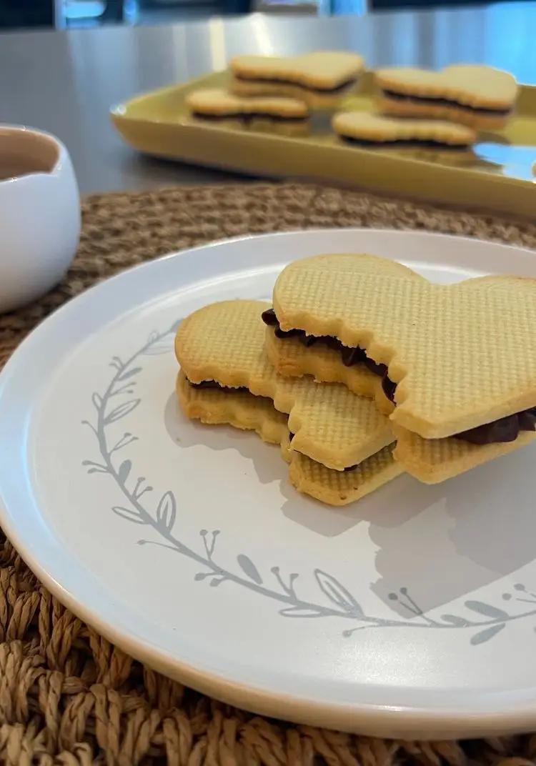 Ricetta Biscottini a Forma di cuore "mangiucchiato" di aamyy16