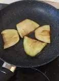 Immagine del passaggio 2 della ricetta Melanzane fritte con aglio e menta