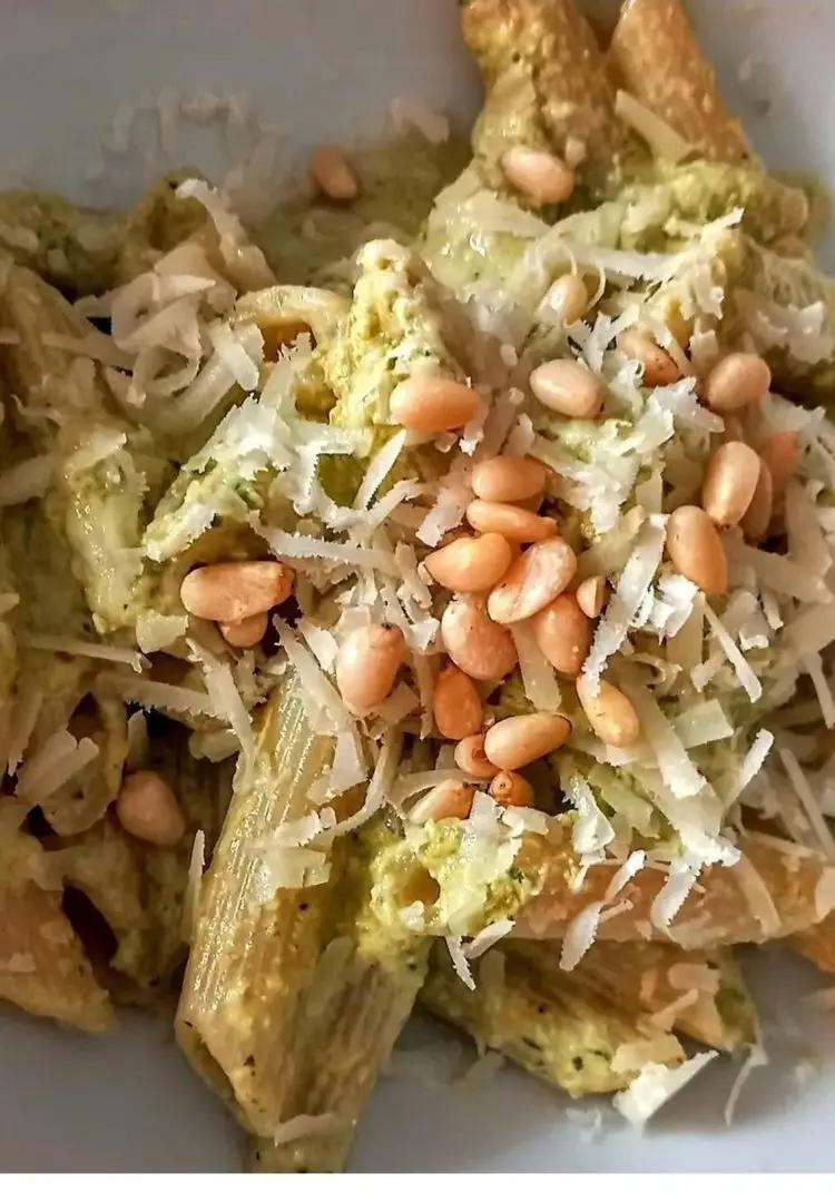 Ricetta Penne con pesto di fiori di zucca e pinoli di giorgia.battaglia