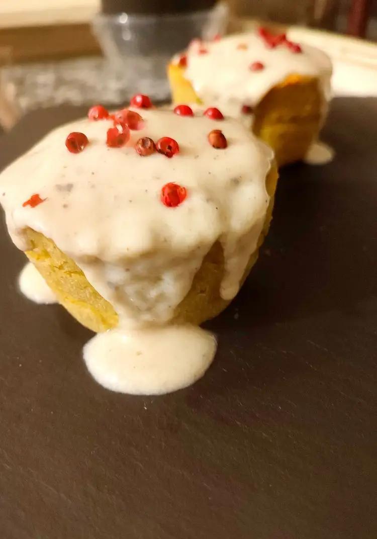 Ricetta Muffin ai piselli con crema di parmigiano e pepe rosa di cucinoemagno