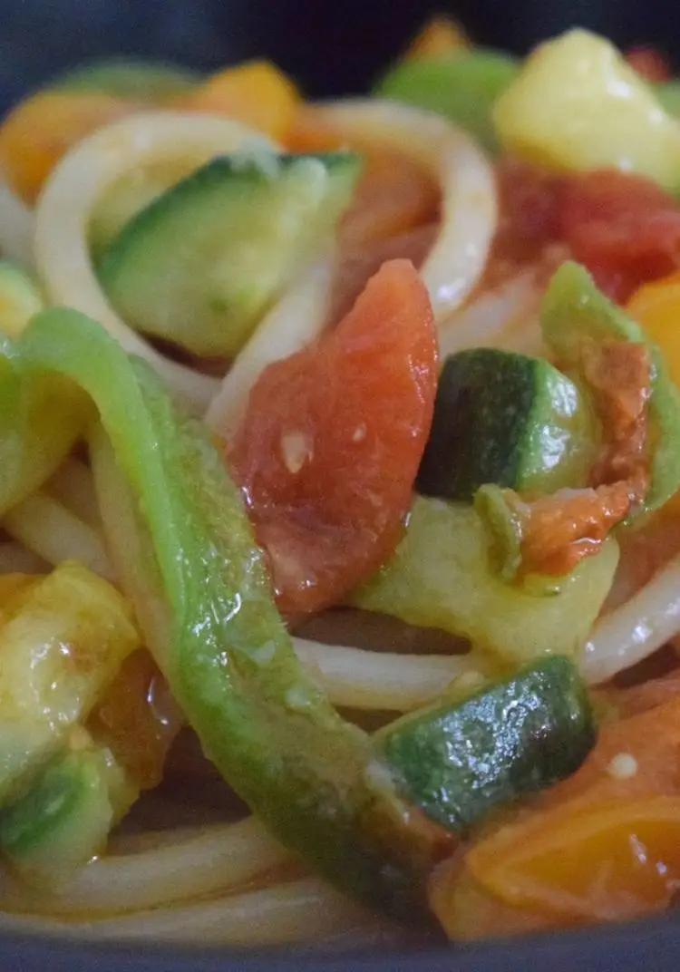 Ricetta Spaghettoni Garofalo con datterini, fiori di zucca e zucchine. "I primi dei primi" di Mamy.chef75