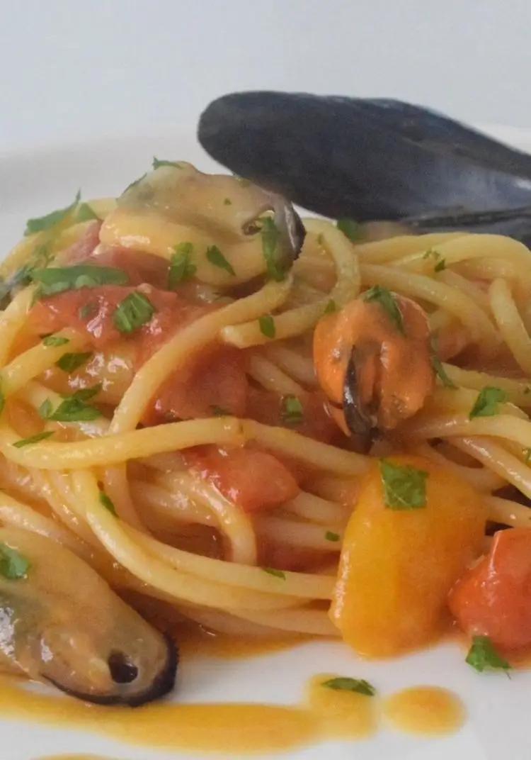 Ricetta "Spaghettoni con cozze e pomodorini" di Mamy.chef75