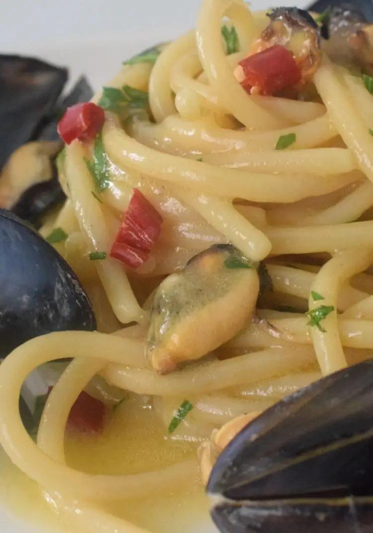 Ricetta Spaghetti con le cozze in bianco alla tarantina. di Mamy.chef75