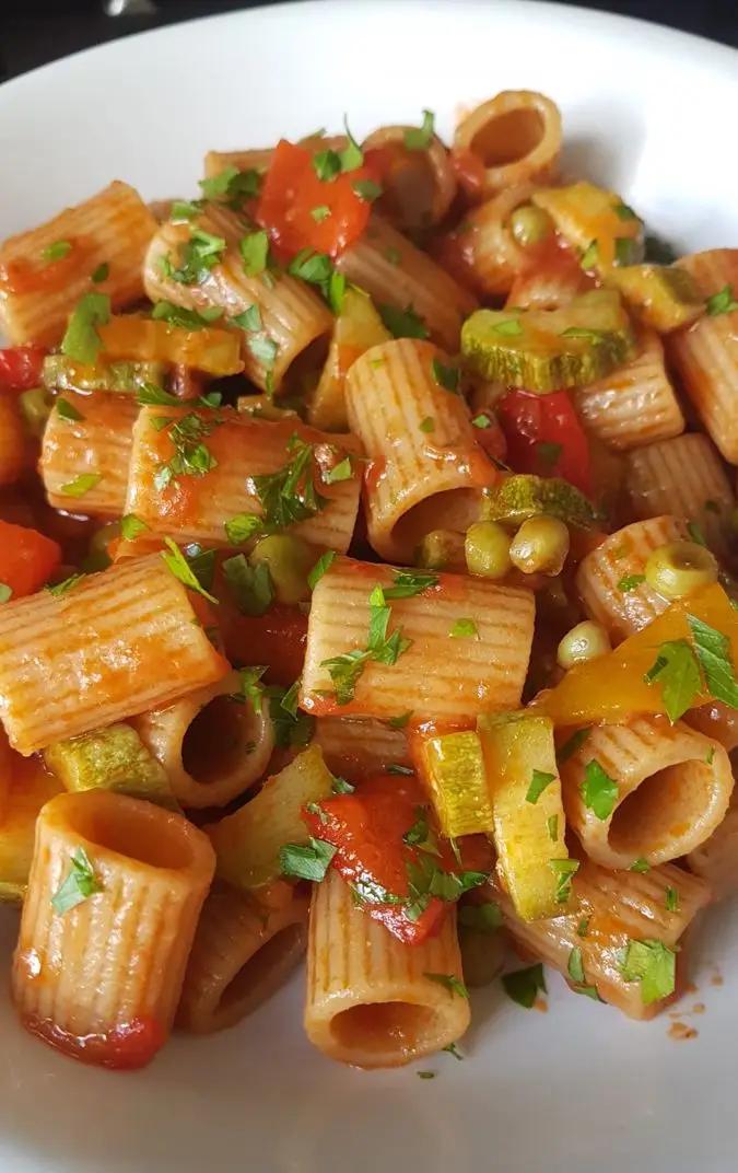 Ricetta Mezze maniche peperoni zucchine e piselli di destefanispina