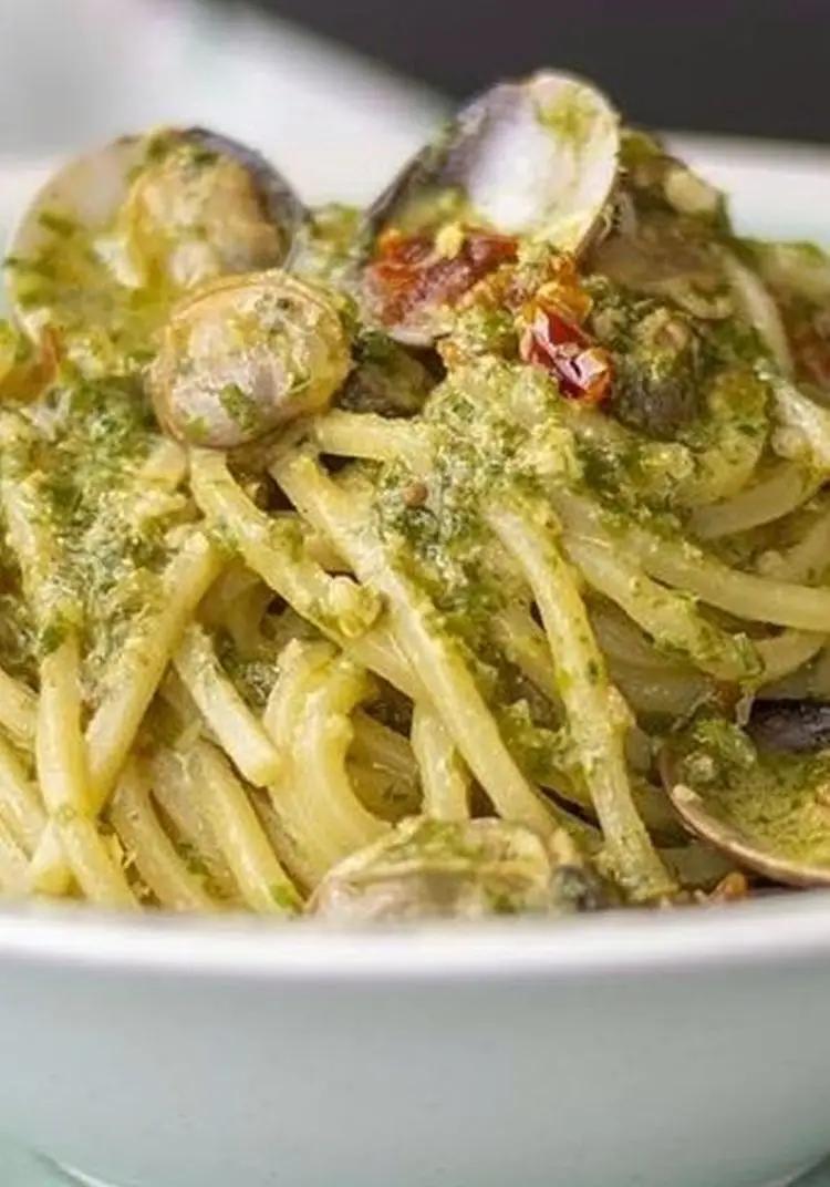 Ricetta Spaghetti con vongole e pesto di sedano di Magno