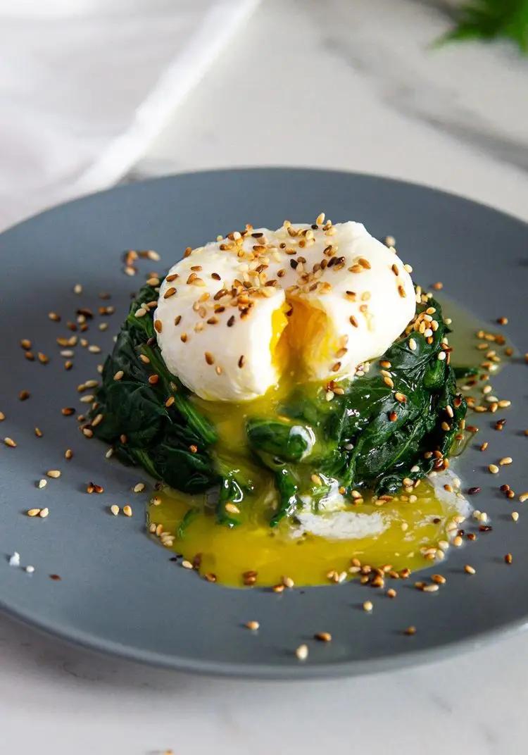 Ricetta Uovo in camicia con spinaci di Magno