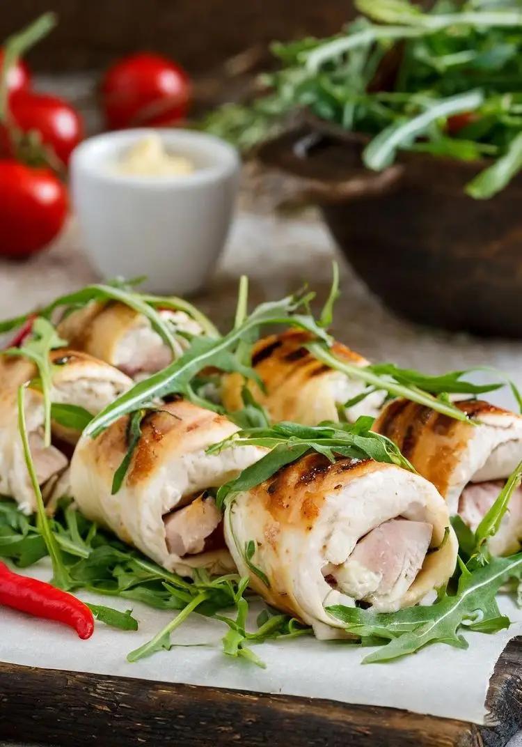 Ricetta Involtini di pollo con prosciutto e rucola di Magno