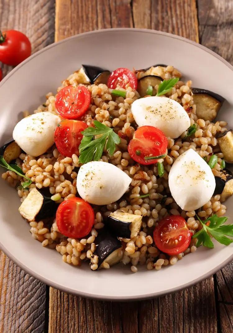 Ricetta Orzo con melanzane, pomodorini e mozzarella di valentina_fabbozzi