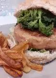 Immagine del passaggio 3 della ricetta Panino con hamburger di polpetta filante