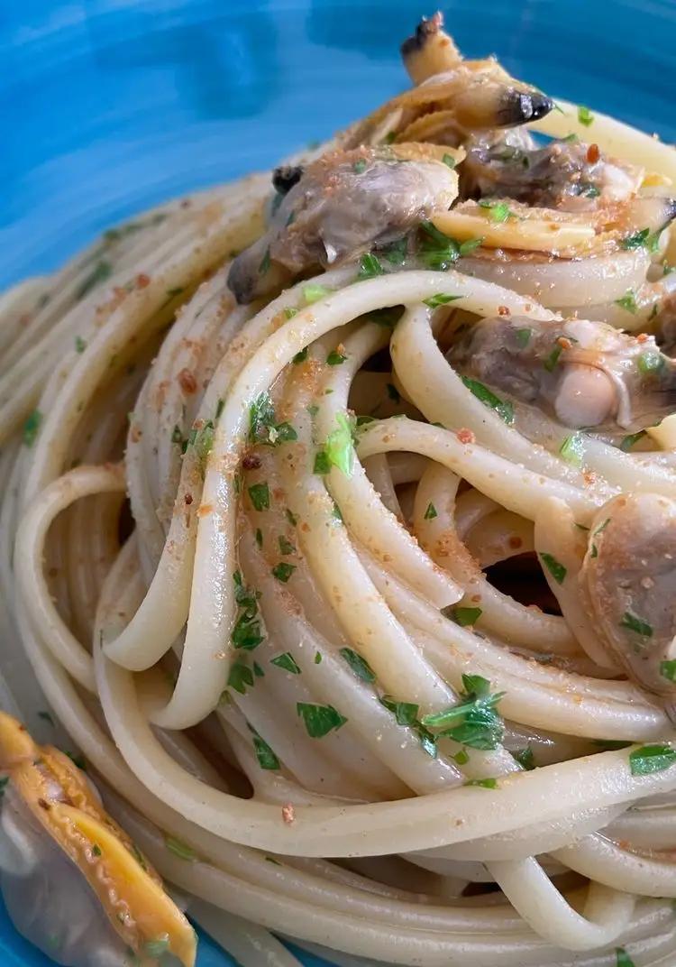 Ricetta Linguine, vongole, aglio nero e bottarga di lomagnafoodblog