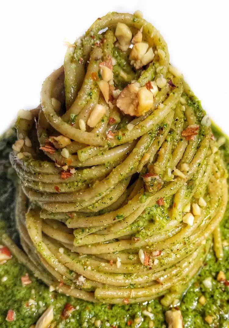 Ricetta Spaghetti al pesto di rucola, mandorle e pomodori secchi. di siciliana17_07