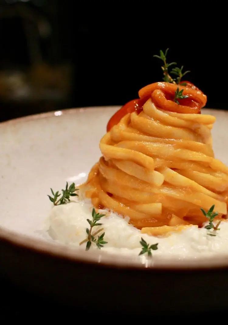 Ricetta Linguine crema di peperoni profumata all’aglio e timo , i suoi filetti marinati e stracciatella di lucia.pavanastolfo