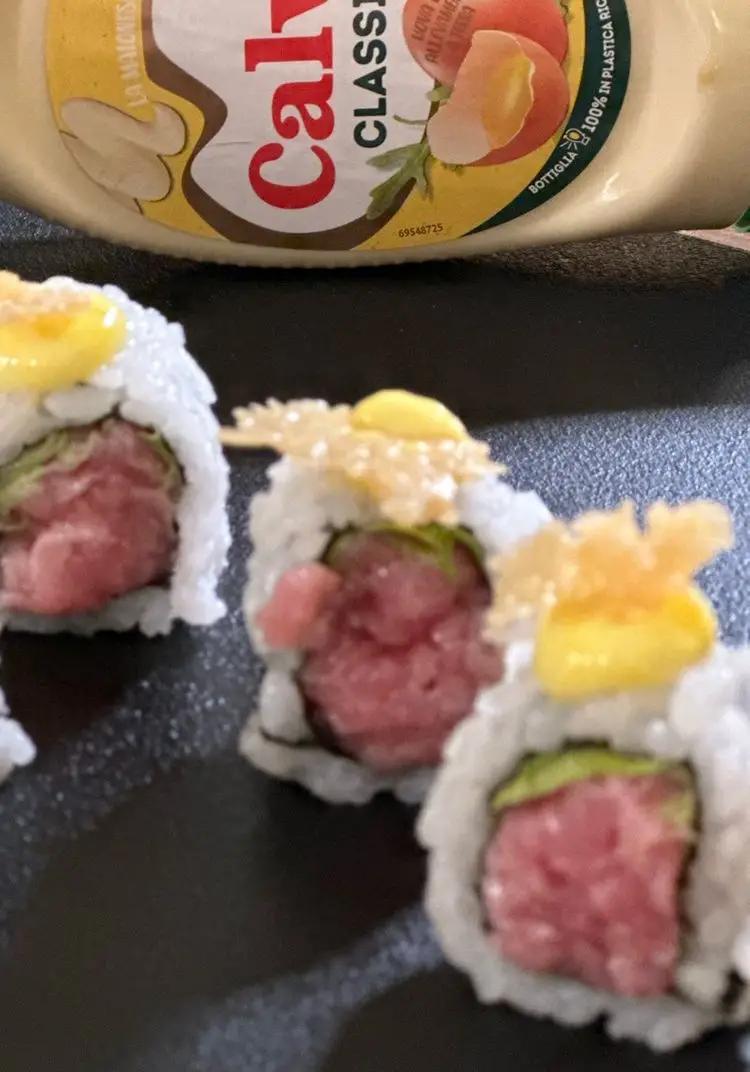 Ricetta Sushi roll Battuta a coltello di vitella, iceberg, mayo Calve e tuile di parmigiano reggiano 24 mesi. di lucia.pavanastolfo