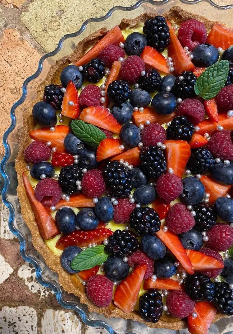 Ricetta Crostata con crema pasticcera e frutti di bosco di prendiunmorso