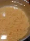 Immagine del passaggio 1 della ricetta Pasta al pesto di pomodorini secchi e noci