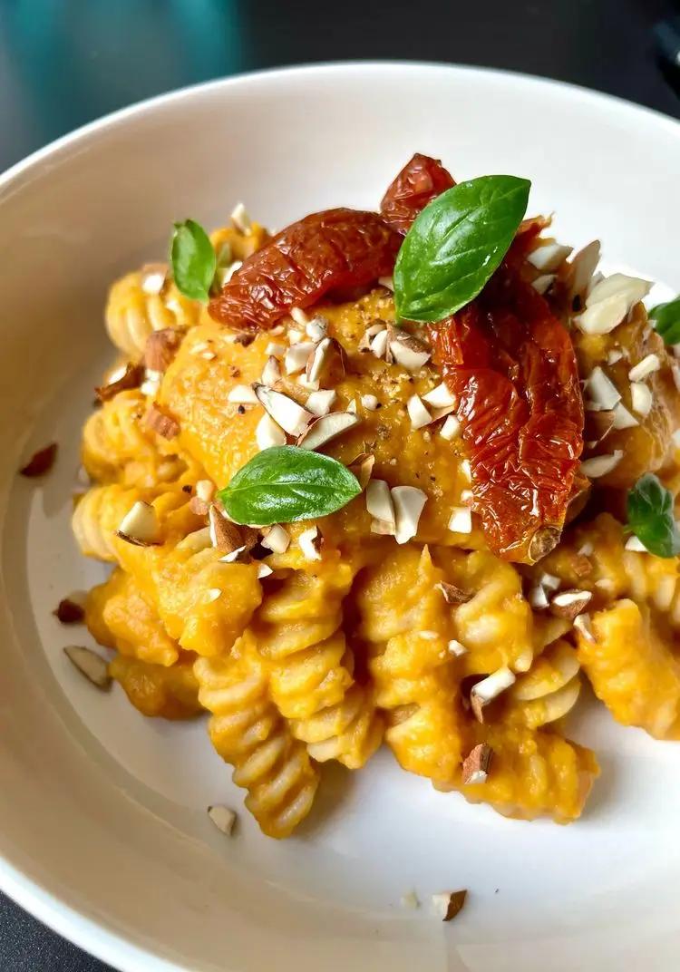 Ricetta PASTA CON CREMA DI CANNELLINI, CAROTE E POMODORI SECCHI 🌱 di nonditeloallanonna