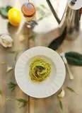 Immagine del passaggio 10 della ricetta Spaghetti con pesto di rucola, limone ed alici di cetara