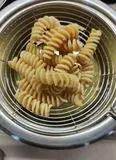 Immagine del passaggio 3 della ricetta Fusilli integrali fritti