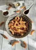 Immagine del passaggio 4 della ricetta Fusilli integrali fritti