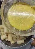 Immagine del passaggio 7 della ricetta Carbonara con cialda di pecorino