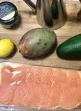 Immagine del passaggio 1 della ricetta Tartare avocado salmone e mango