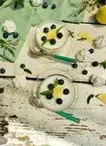 Immagine del passaggio 11 della ricetta Semifreddo con meringa sciroppo di sambuco e limone