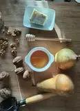 Immagine del passaggio 1 della ricetta Pere grigliate: gorgonzola dolce, noci e miele