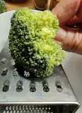 Immagine del passaggio 2 della ricetta Polpette di broccoli e formaggio