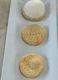 Immagine del passaggio 8 della ricetta Semisfere allo zafferano, con tartufo su biscotto al parmigiano