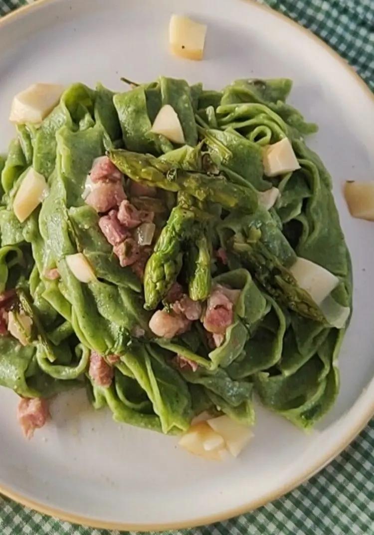 Ricetta Fettuccine all'ortica con pancetta asparagi e scamorza affumicata di _paola_catalano