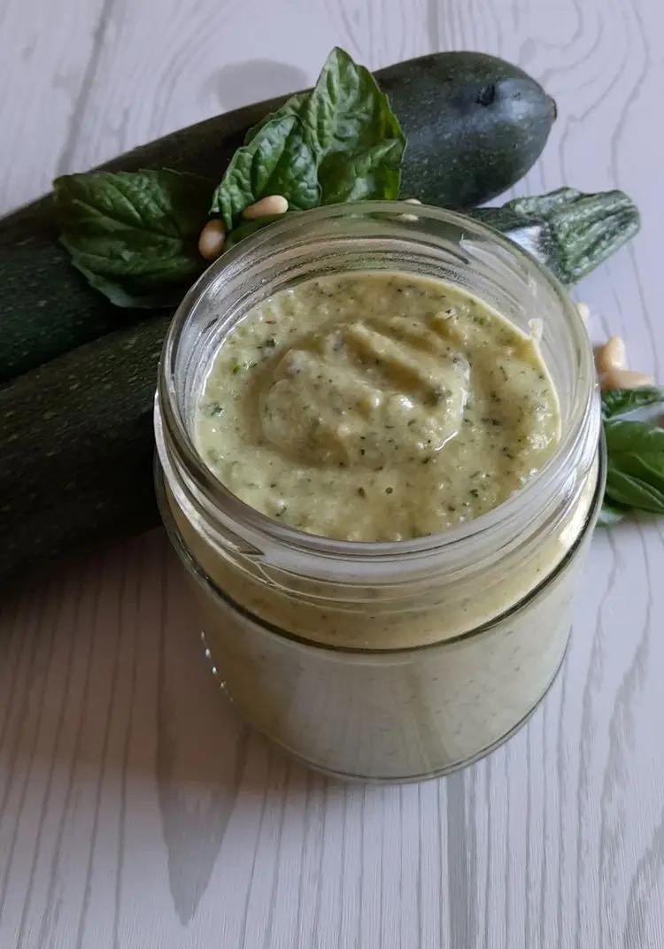 Ricetta Pesto di zucchine con noci e pinoli🥒 di anna_di_meo