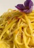 Immagine del passaggio 9 della ricetta Spaghetti burro, parmigiano e zafferano