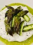 Immagine del passaggio 10 della ricetta ☁️Nuvola d’uovo, crema e insalatina di asparagi, pepe di sichuan