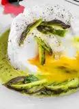 Immagine del passaggio 11 della ricetta ☁️Nuvola d’uovo, crema e insalatina di asparagi, pepe di sichuan
