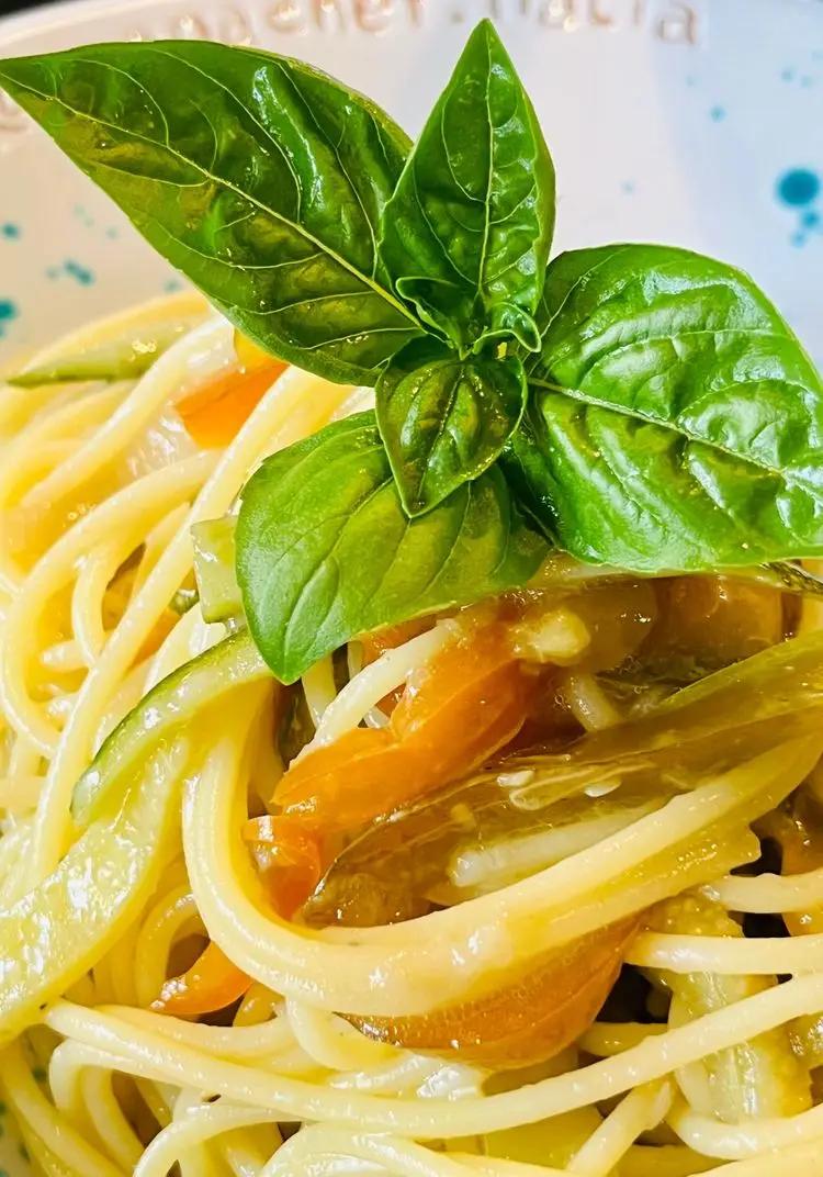 Ricetta Spaghetti con verdure e crema di formaggio di Papachef.italia