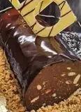 Immagine del passaggio 11 della ricetta Triangolo e rotolo al cioccolato,  biscotti, pistacchio e nocciola