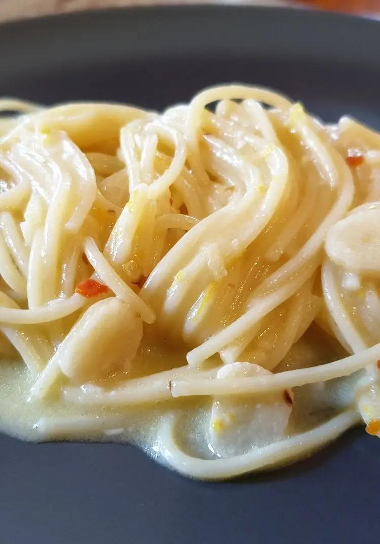 Ricetta Spaghettini aglio, olio e peperoncino con menta, pecorino e scorza di limone di robertobabbilonia