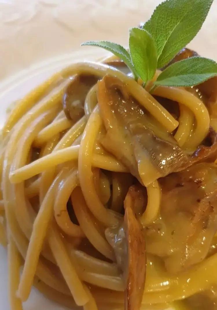 Ricetta Spaghettoni al succo di salvia con porcini trifolati e grana di robertobabbilonia