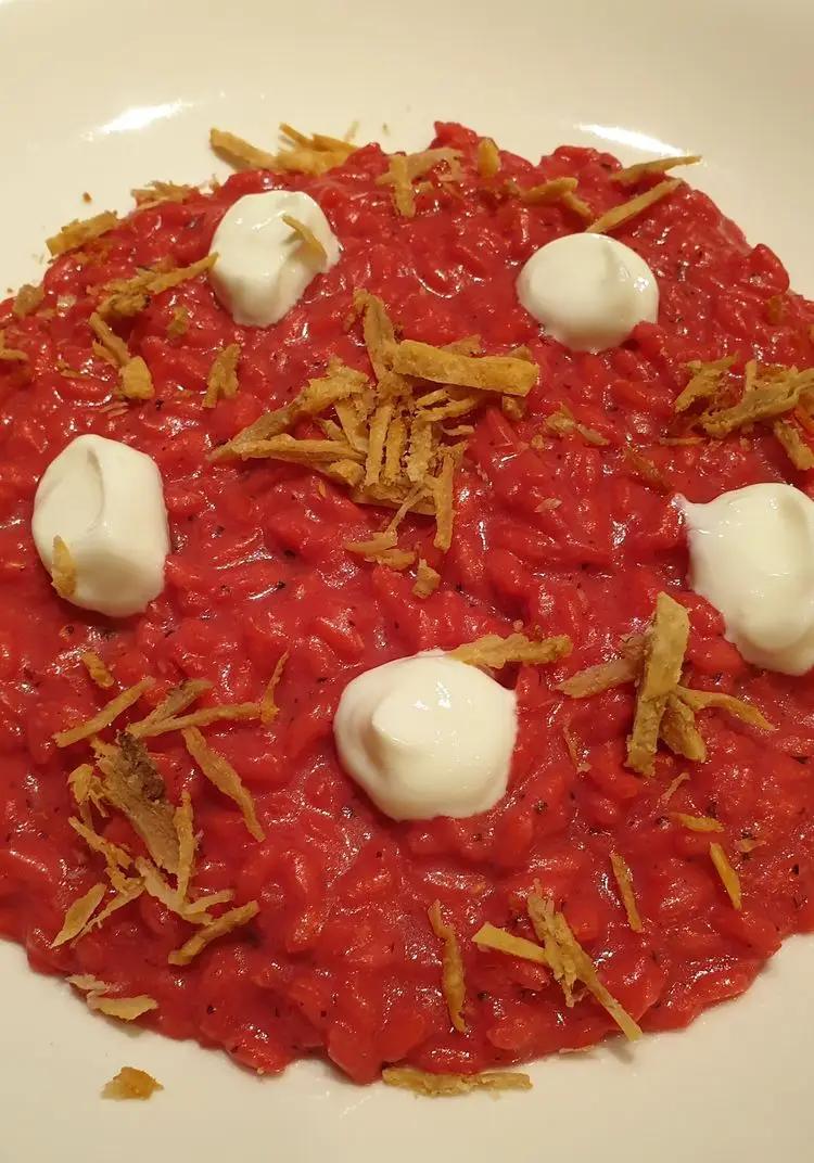 Ricetta Risotto alla barbabietola rossa con yogurt greco, burro acido e ciccioli romagnoli di robertobabbilonia