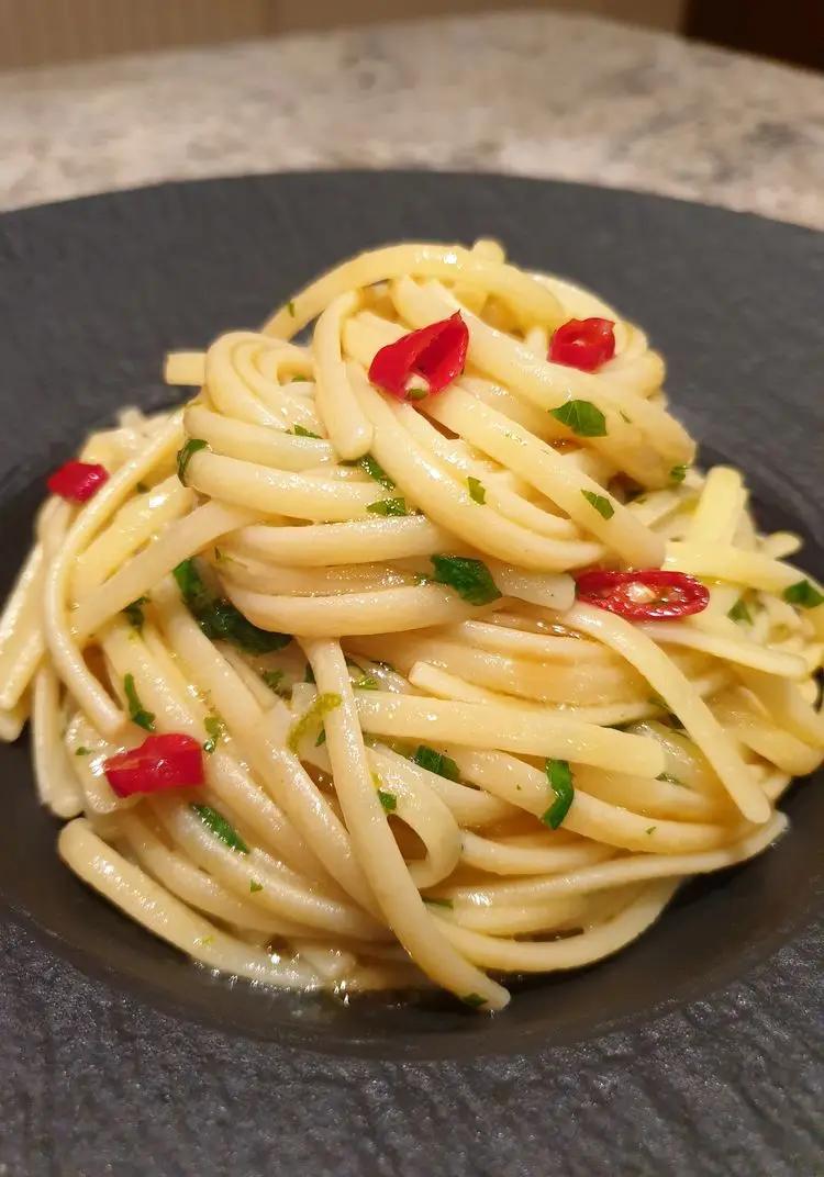 Ricetta Linguine aglio, olio, peperoncino e colatura di alici di robertobabbilonia