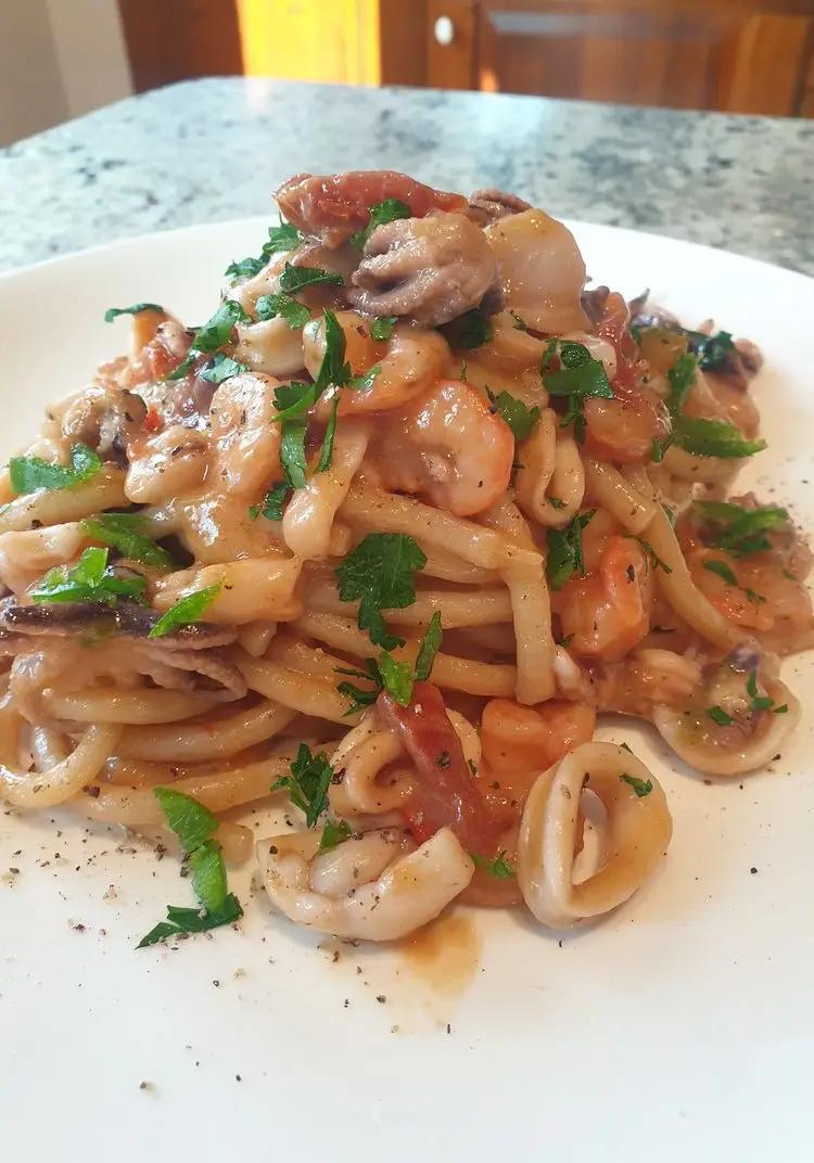 Ricetta Bigoli acqua e farina con ragù di mare e pomodori secchi di robertobabbilonia