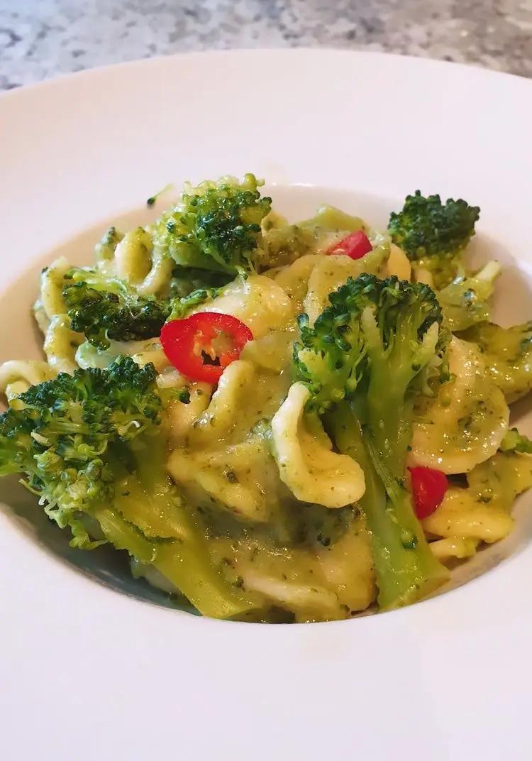 Ricetta Orecchiette in crema di broccoli pugliesi con acciughe e peperoncino fresco di robertobabbilonia