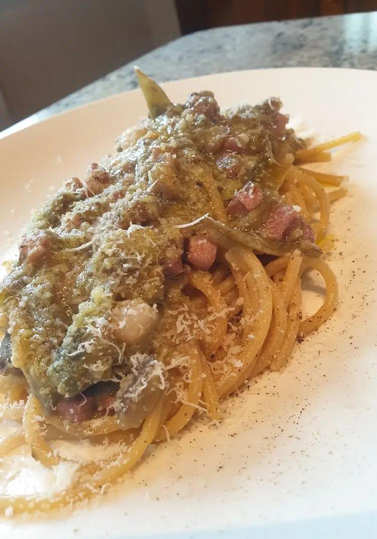 Ricetta Spaghettoni ai carciofi con pancetta di maialino nero e pecorino dolce toscano di robertobabbilonia