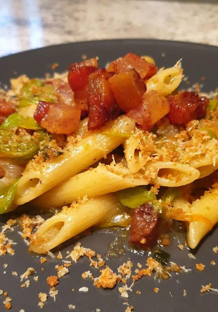 Ricetta Penne ai fiori di zucca con guanciale croccante e pangrattato tostato aromatizzato al pecorino romano di robertobabbilonia