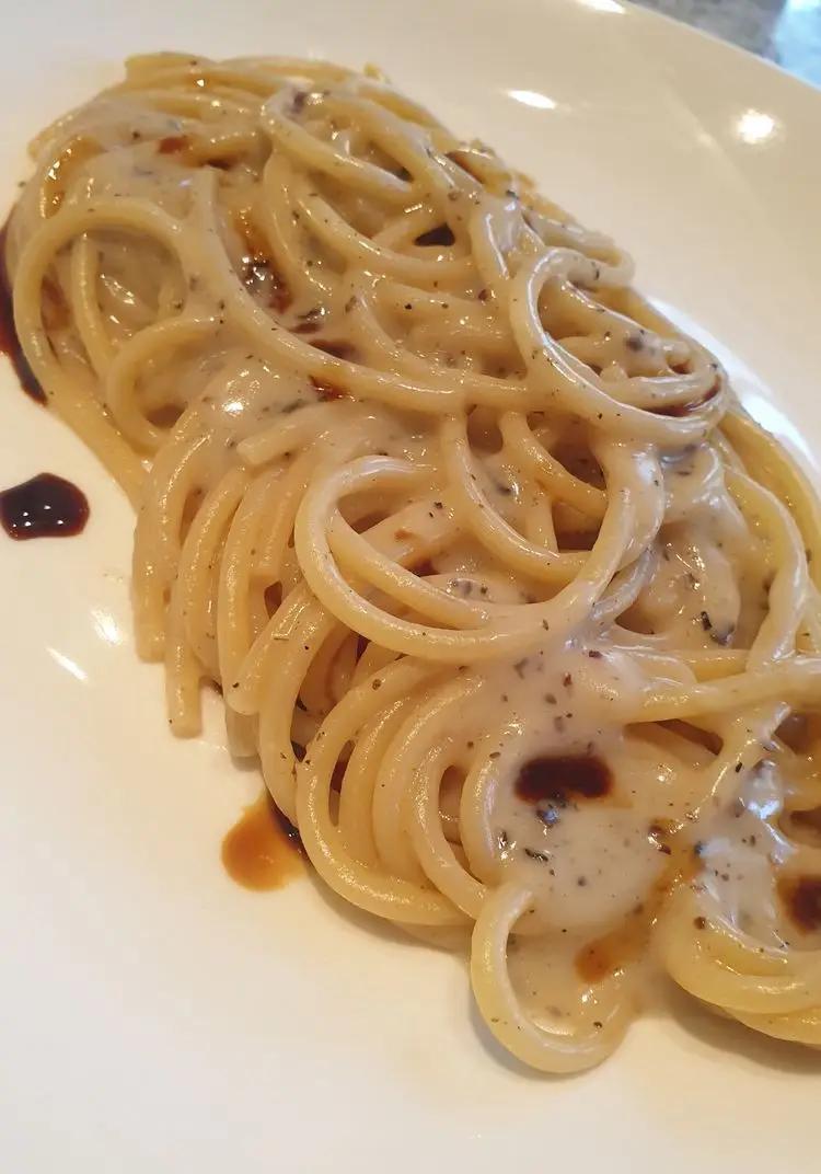 Ricetta Spaghettoni cacio, pepe e glassa di fichi di robertobabbilonia