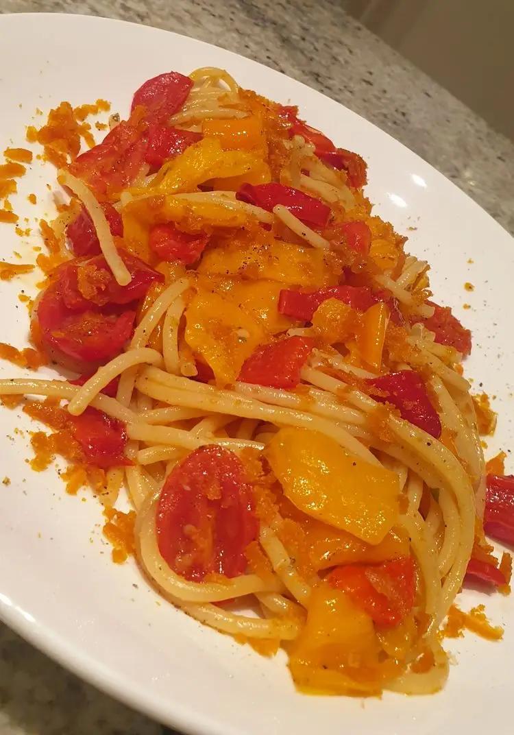 Ricetta Spaghettoni aglio, olio, peperoncino e friggitelli con bottarga di muggine e origano calabrese di robertobabbilonia