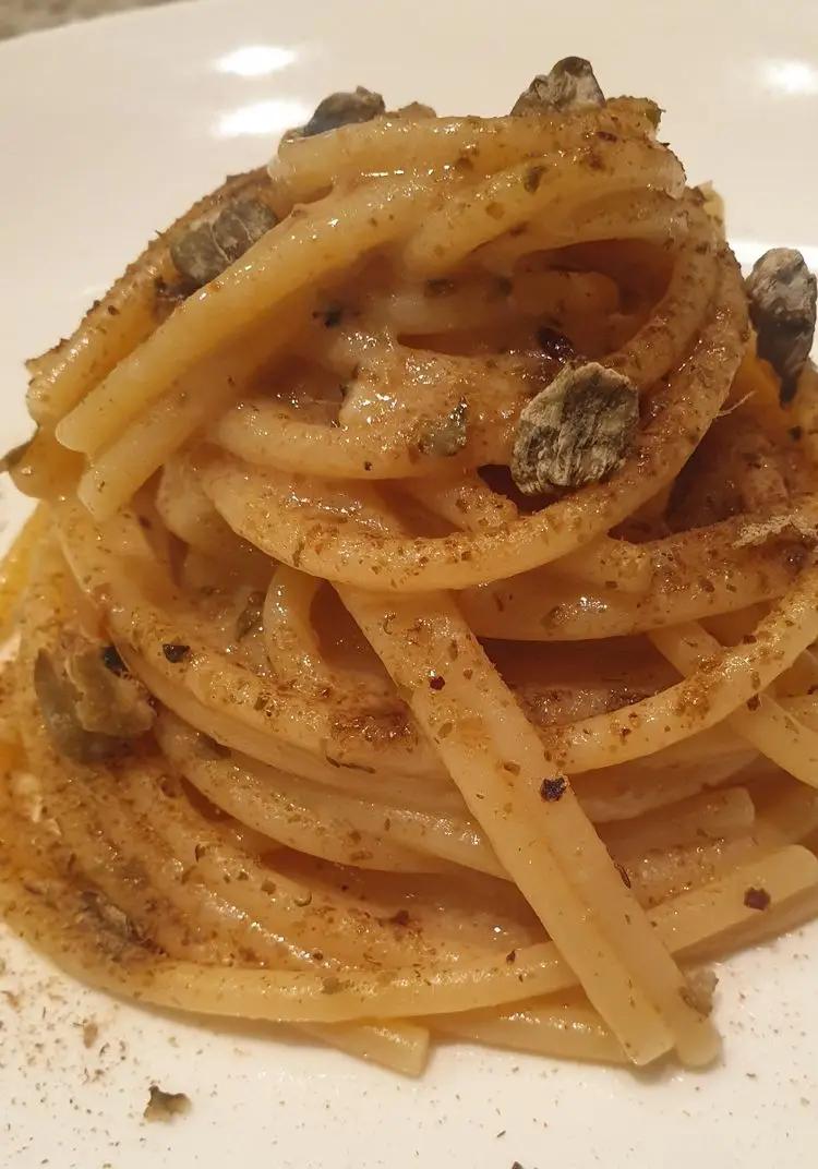 Ricetta Spaghettoni XXL Garofalo al burro, acciughe, bottarga, origano, capperi disidratati e polvere di bacca di ginepro di robertobabbilonia