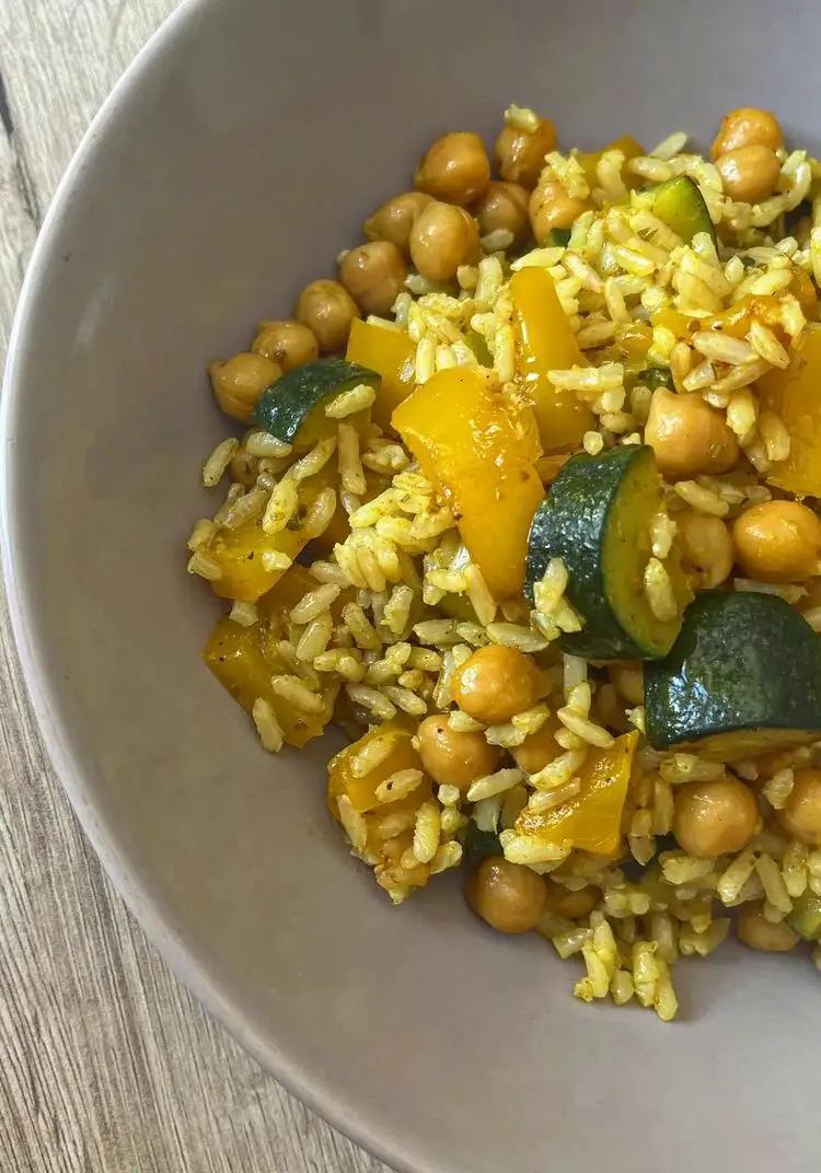 Ricetta Riso integrale con zucchine, peperoni gialli e ceci..al curry! di MescolaBene