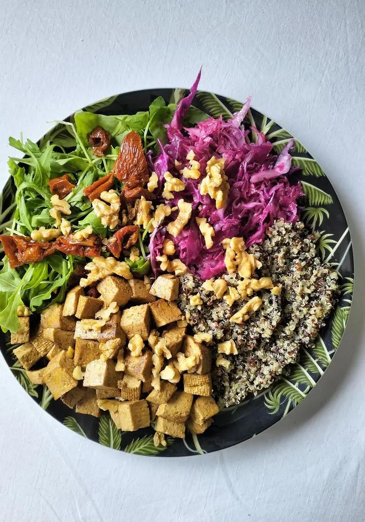 Ricetta 🥗Insalata di quinoa con Tofu affumicato e Noci 🥗 di dilettante93