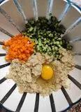 Immagine del passaggio 3 della ricetta Polpette di quinoa e verdure